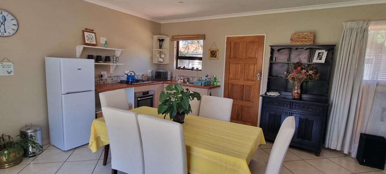 Large 1 Bedroom Cottage, 15 Min From Or Tambo Airport, With Backup Power And Water Germiston Exterior foto